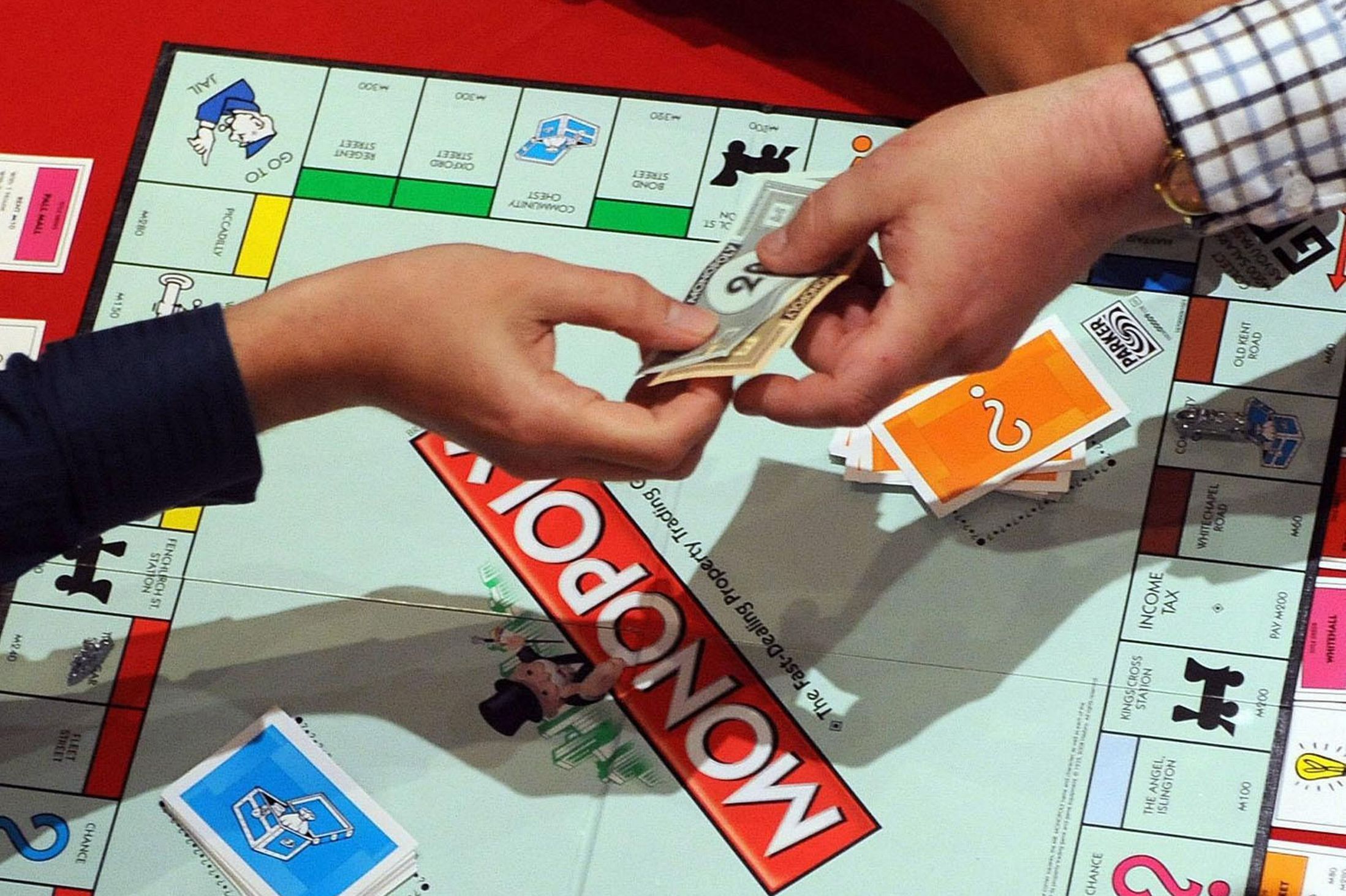 how to make money playing monopoly